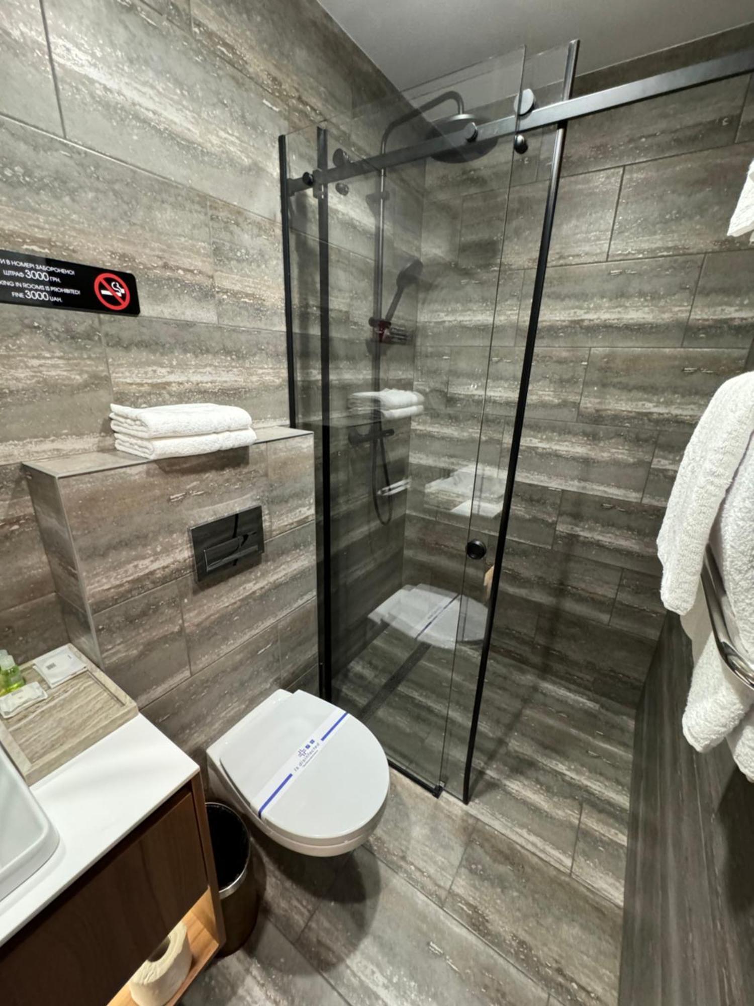 Alir Hotel Zhytomyr Ngoại thất bức ảnh