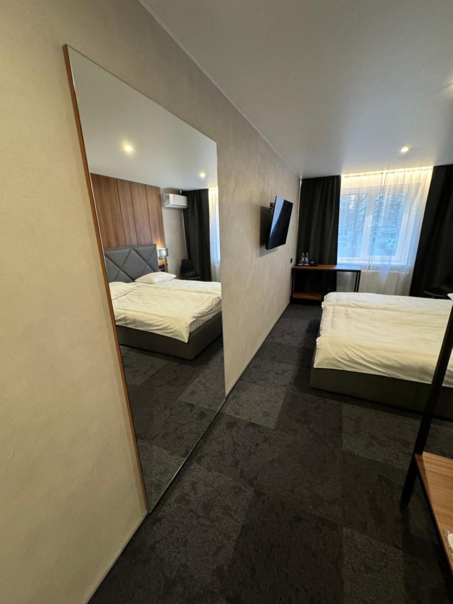 Alir Hotel Zhytomyr Ngoại thất bức ảnh