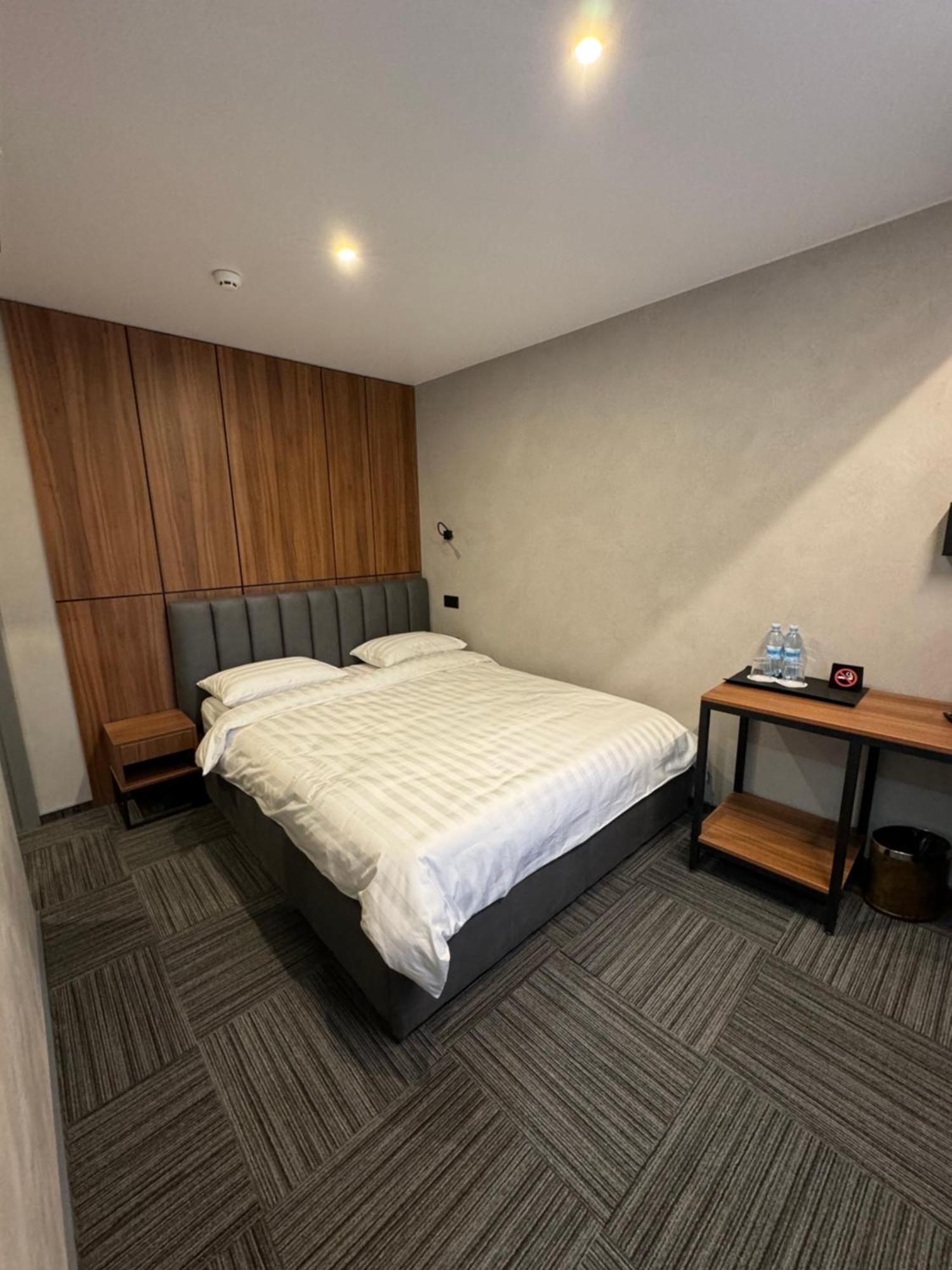 Alir Hotel Zhytomyr Ngoại thất bức ảnh