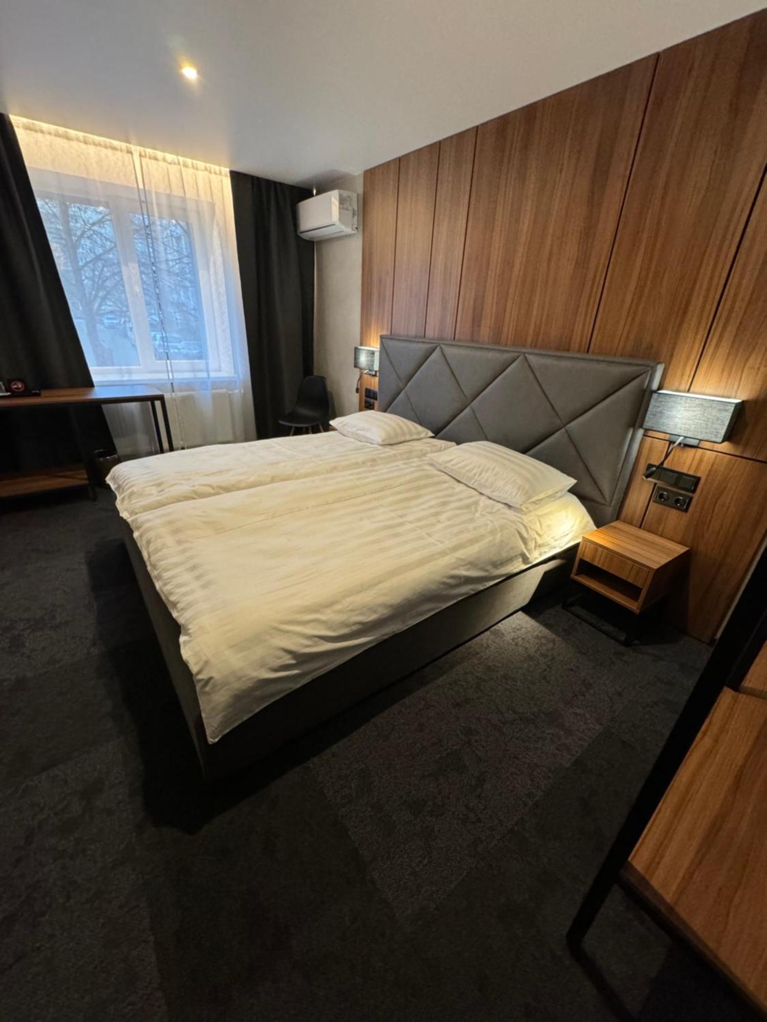 Alir Hotel Zhytomyr Ngoại thất bức ảnh