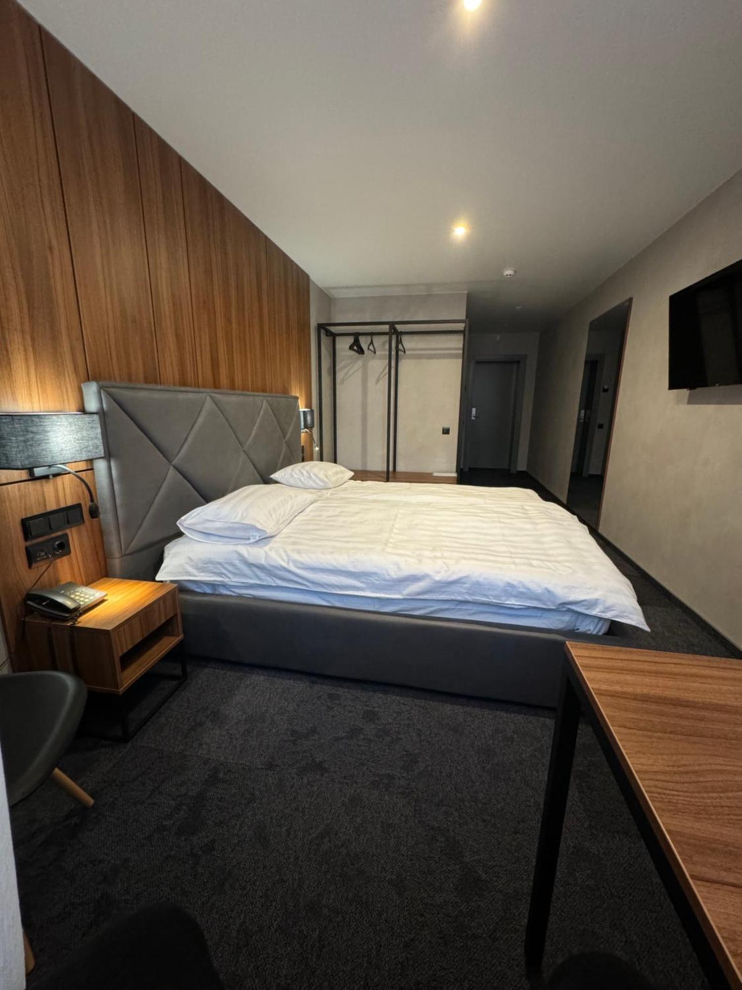 Alir Hotel Zhytomyr Ngoại thất bức ảnh