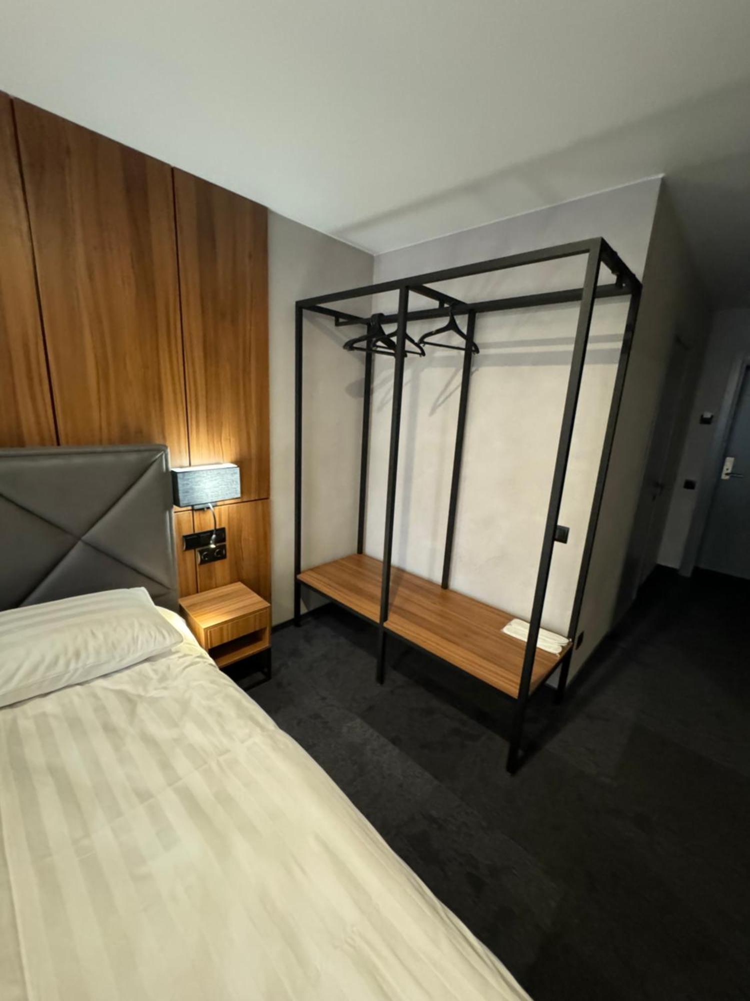 Alir Hotel Zhytomyr Ngoại thất bức ảnh
