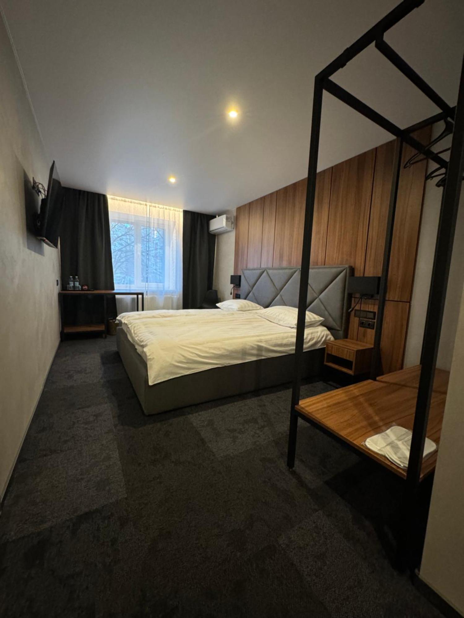 Alir Hotel Zhytomyr Ngoại thất bức ảnh