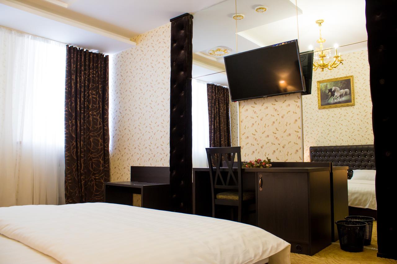 Alir Hotel Zhytomyr Ngoại thất bức ảnh