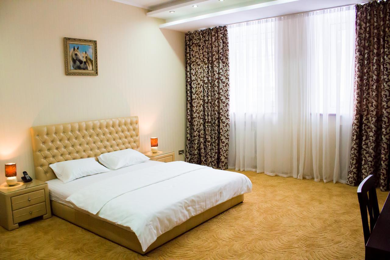 Alir Hotel Zhytomyr Ngoại thất bức ảnh