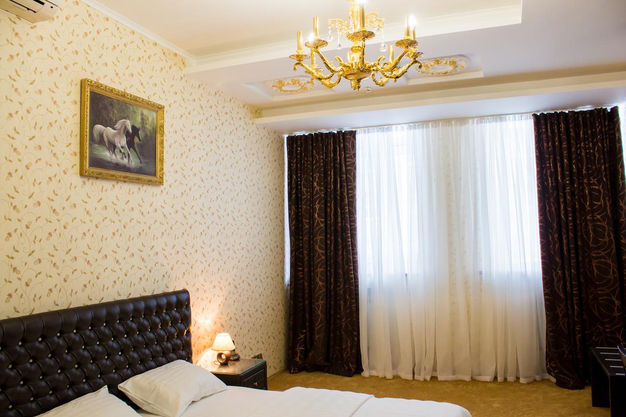 Alir Hotel Zhytomyr Ngoại thất bức ảnh