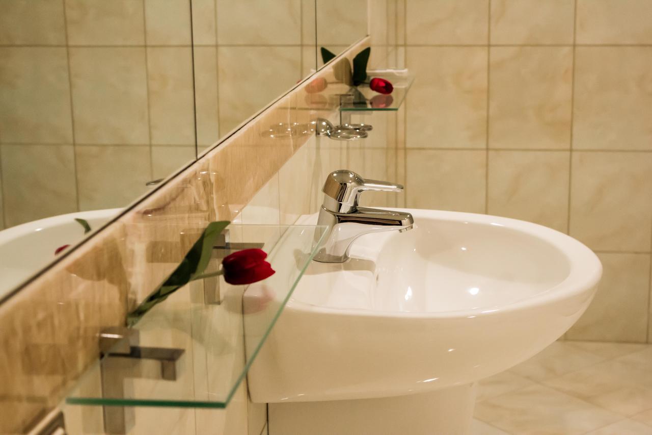 Alir Hotel Zhytomyr Ngoại thất bức ảnh