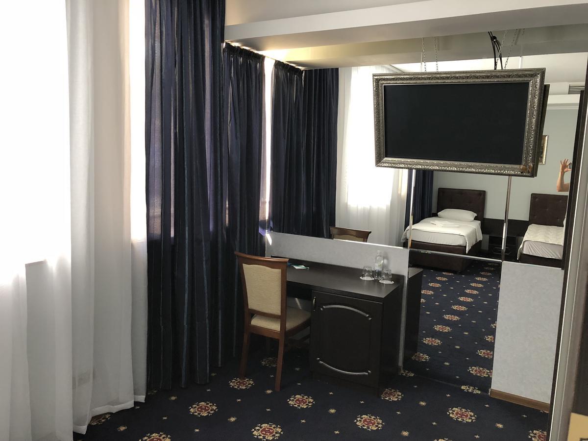 Alir Hotel Zhytomyr Ngoại thất bức ảnh